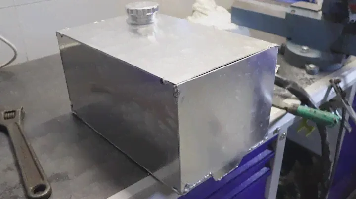 Делаем спортивный бензобак из алюминия + помпа охлаждения на Запорожец