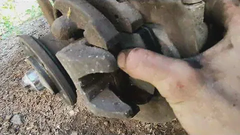 Замена передних тормозных колодок ЗАЗ