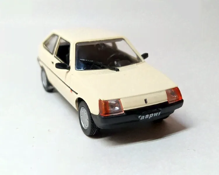 ЗАЗ-1102 "Таврия" (бежевый)