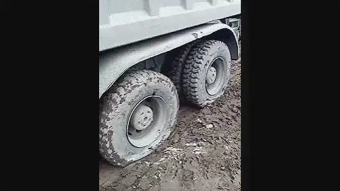 Самосвал задел провода